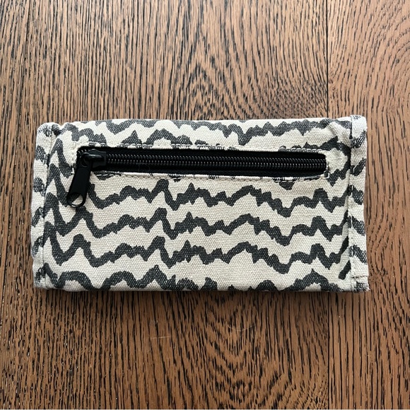 KAVU Big Spender Cotton Wallet in brown and cream - Picture 4 of 11